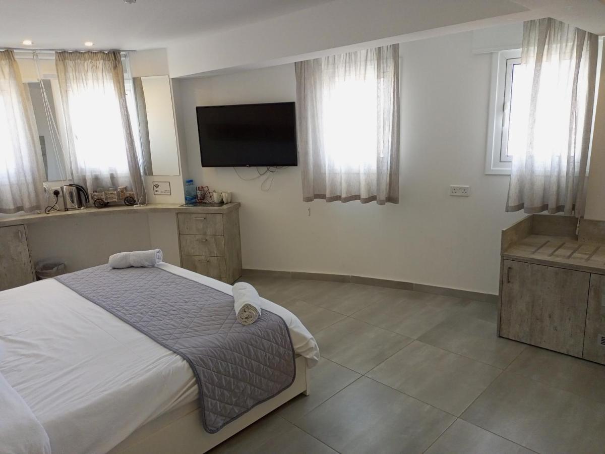 White 11 Aparthotel Larnaca Luaran gambar